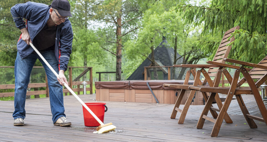 Deck Cleaning: Do's and Don'ts