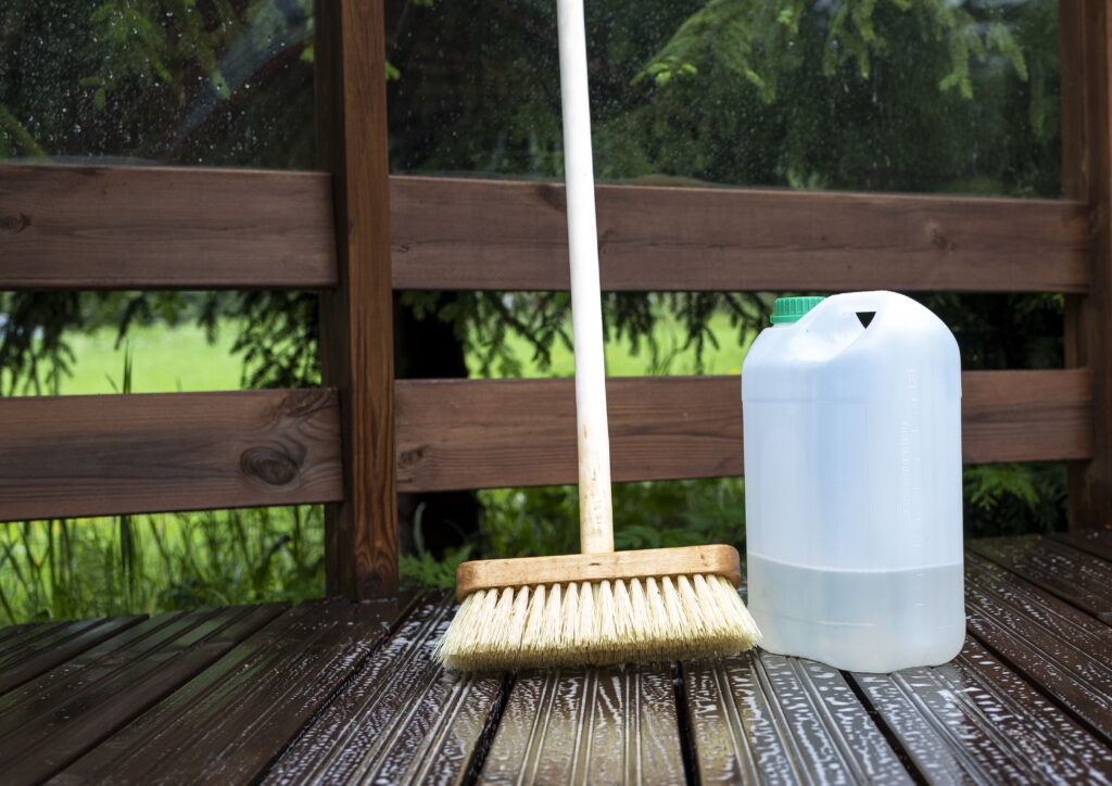 Deck Cleaning: Do's and Don'ts