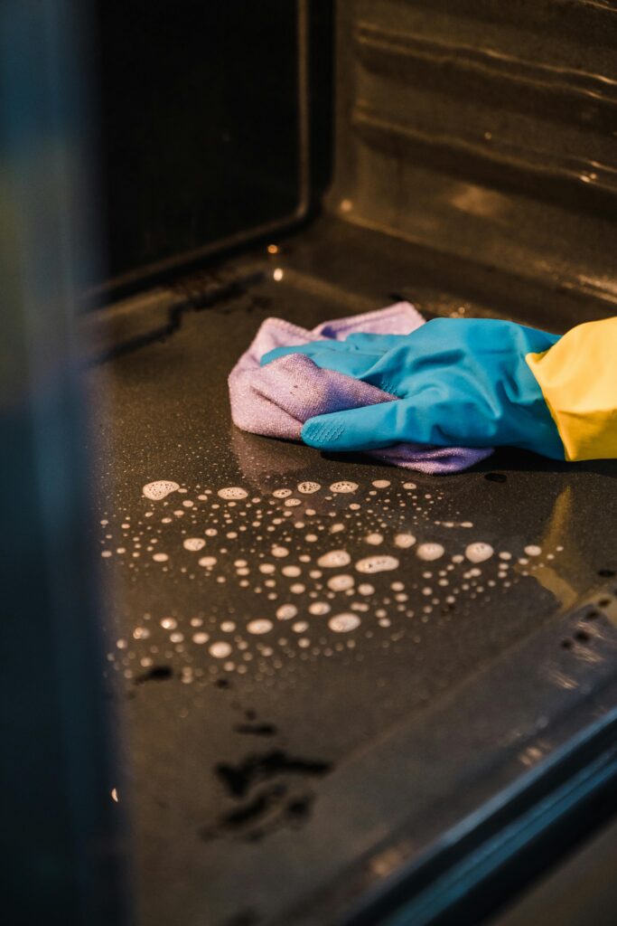 Oven cleaning step by step